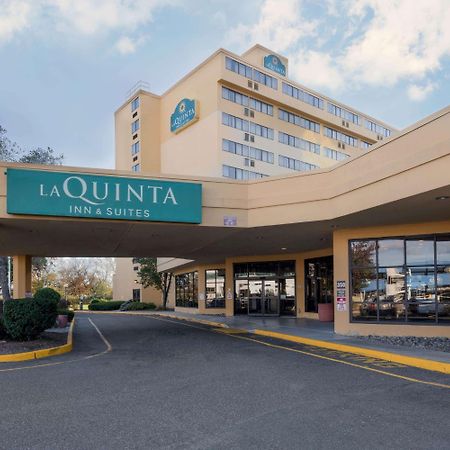 La Quinta By Wyndham Secaucus Meadowlands Hotel Exterior photo