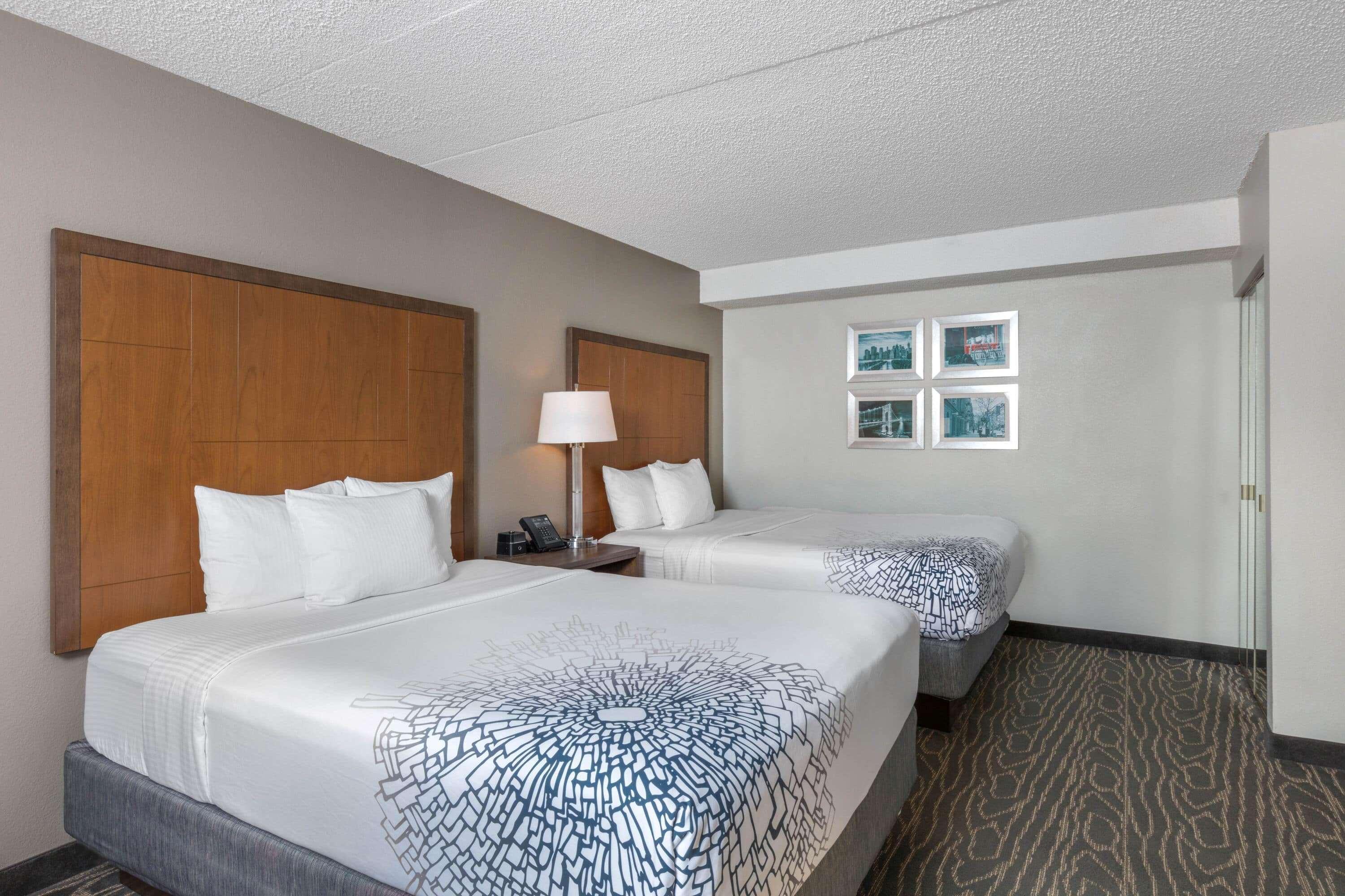 La Quinta By Wyndham Secaucus Meadowlands Hotel Exterior photo