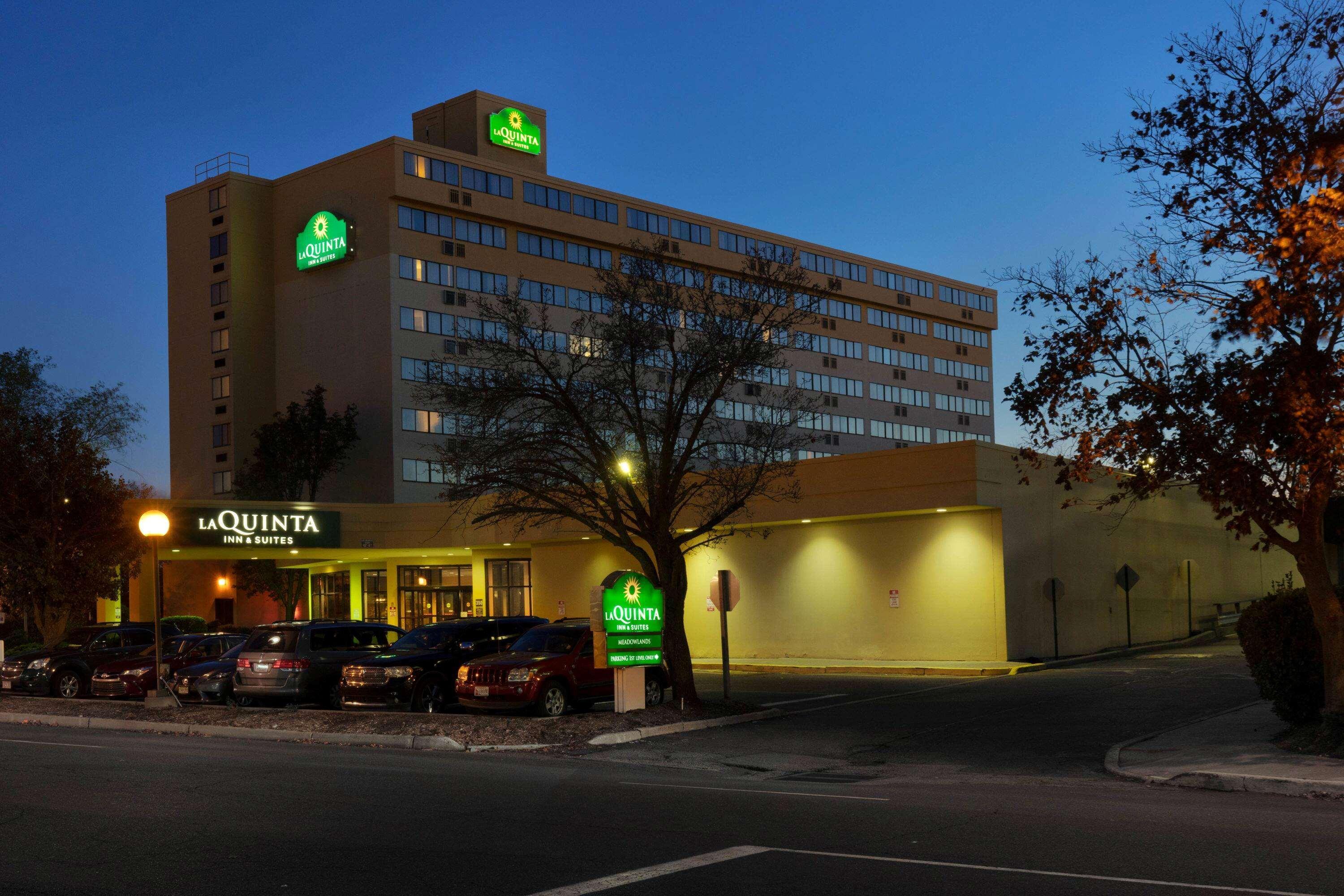 La Quinta By Wyndham Secaucus Meadowlands Hotel Exterior photo
