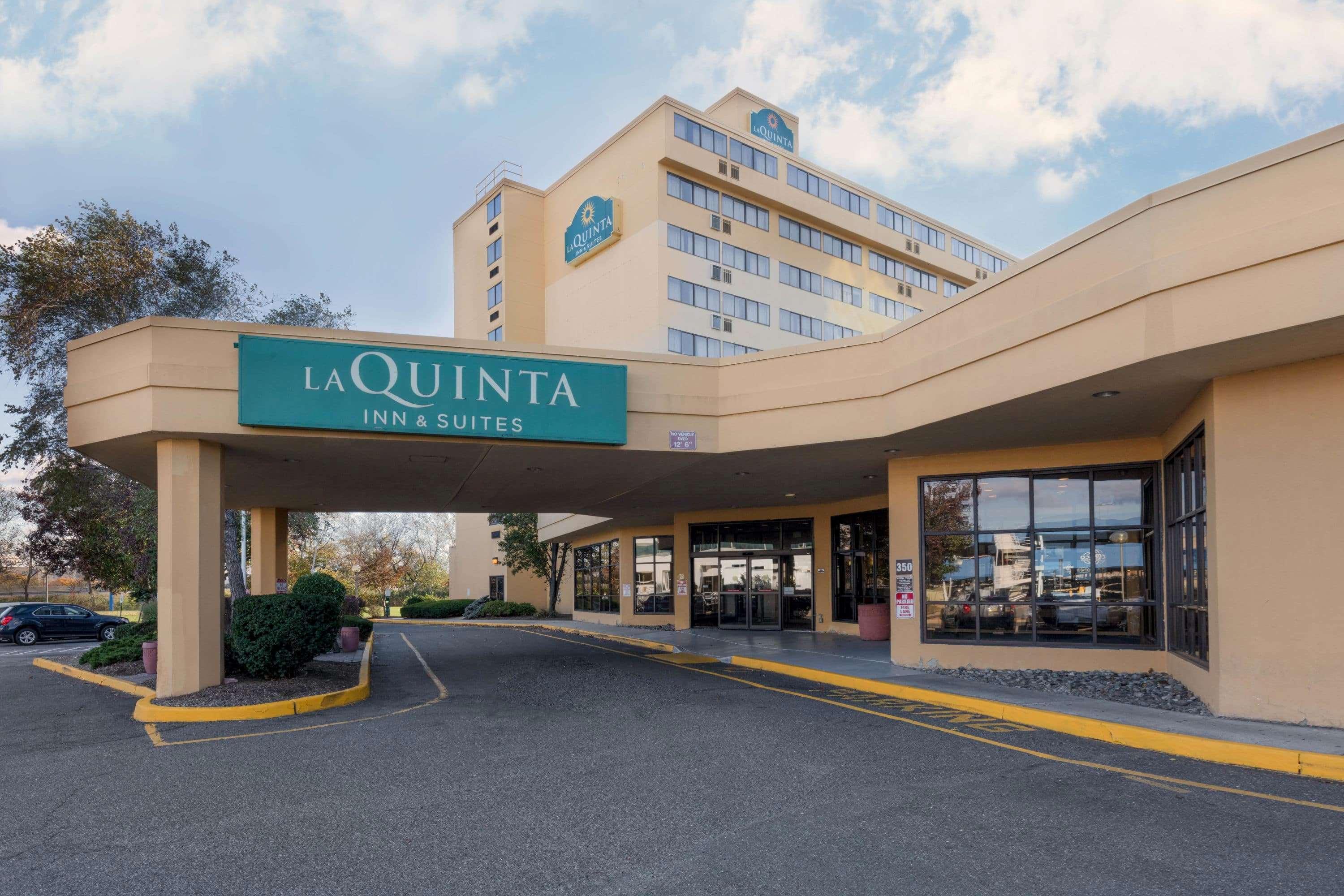 La Quinta By Wyndham Secaucus Meadowlands Hotel Exterior photo