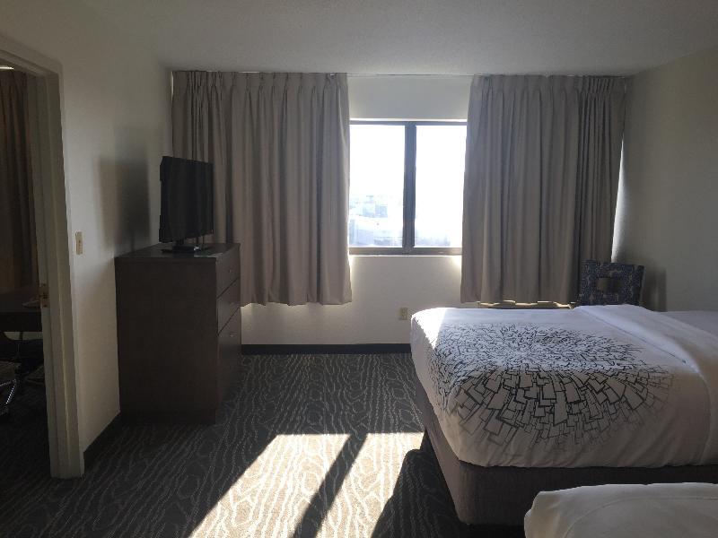 La Quinta By Wyndham Secaucus Meadowlands Hotel Exterior photo