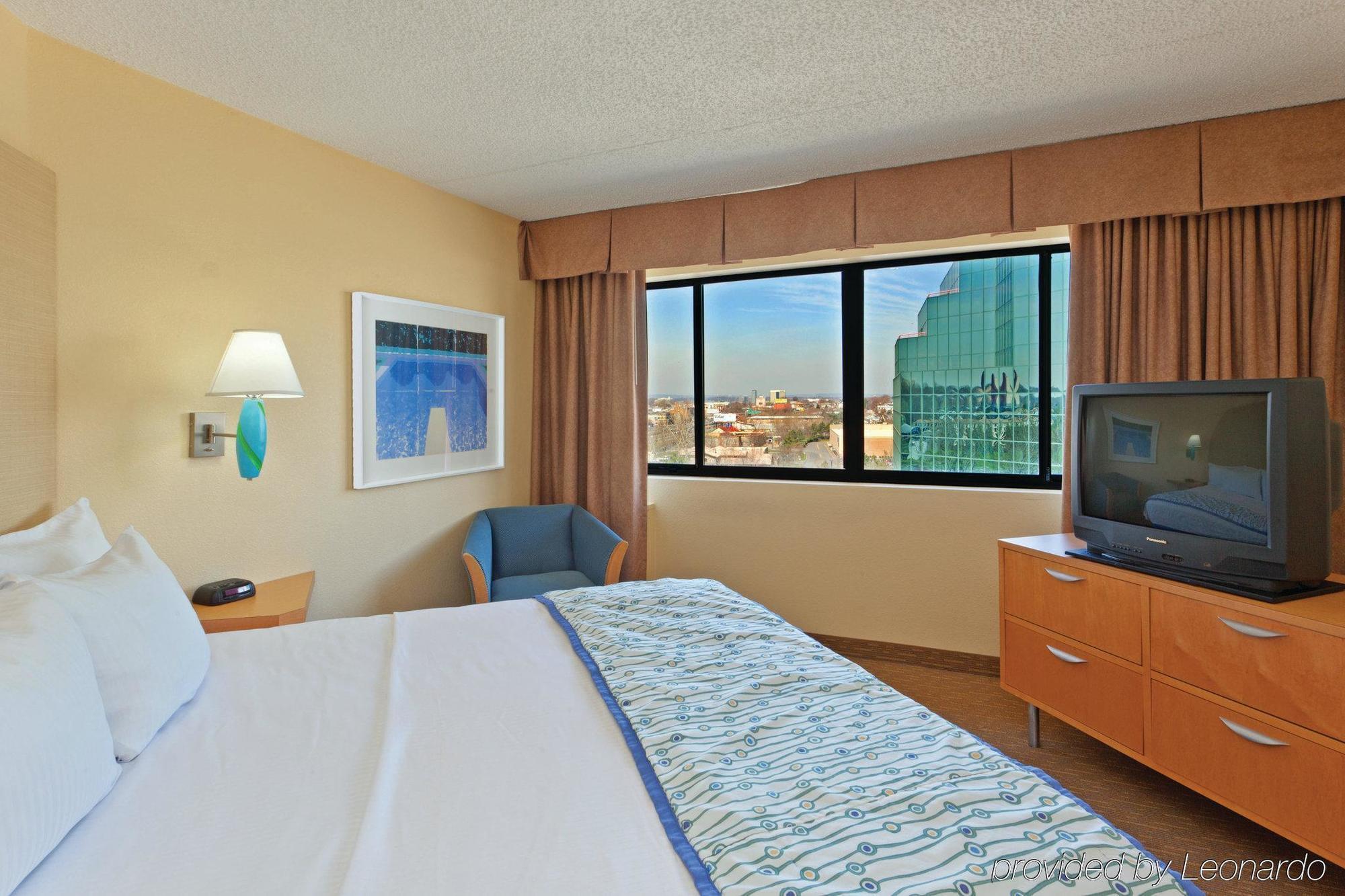 La Quinta By Wyndham Secaucus Meadowlands Hotel Exterior photo