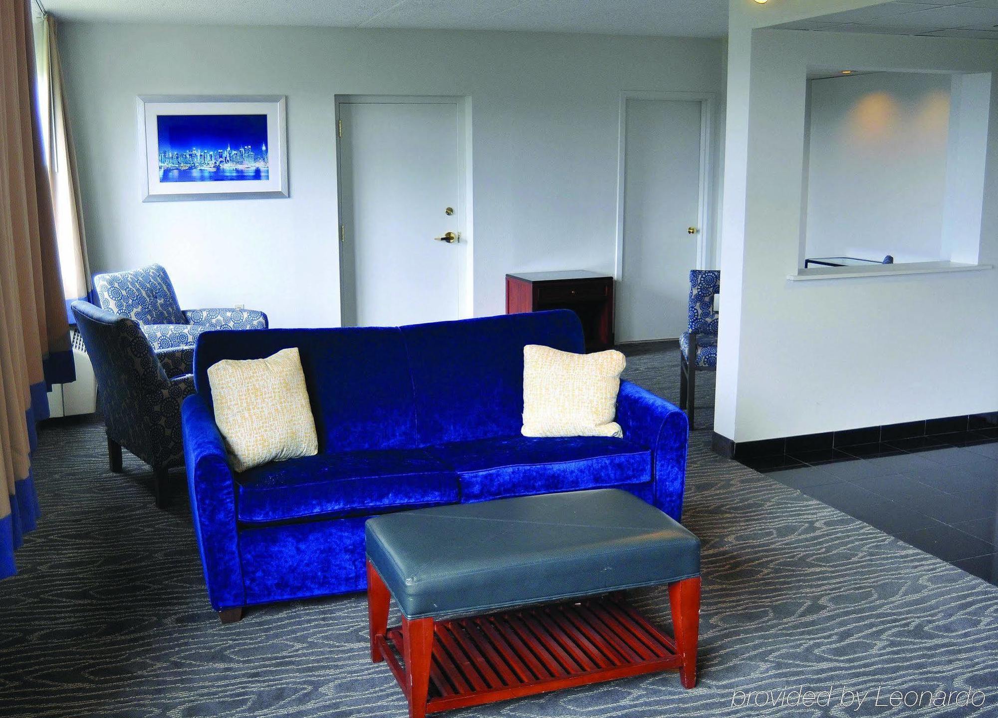 La Quinta By Wyndham Secaucus Meadowlands Hotel Exterior photo