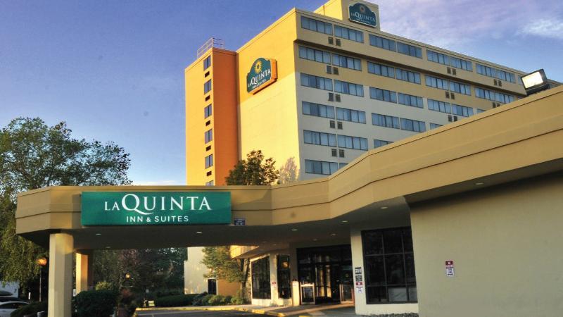 La Quinta By Wyndham Secaucus Meadowlands Hotel Exterior photo