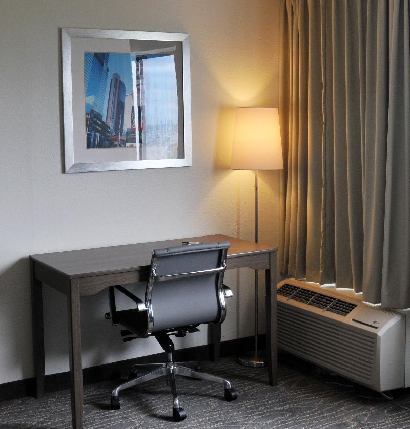 La Quinta By Wyndham Secaucus Meadowlands Hotel Exterior photo