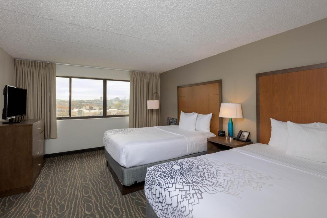La Quinta By Wyndham Secaucus Meadowlands Hotel Exterior photo